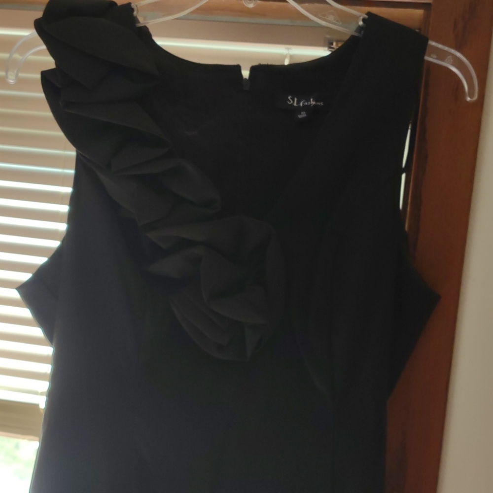Dress - Picture 6 of 6